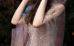 BL跪趴灌满大臀缝